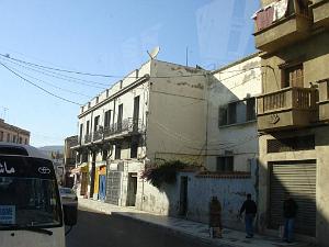ORAN 10 2005 054 ORAN CHEZ MES GRANDS PARENTS ANGLE RUE BRUIX ETDE MOSTAGANEM